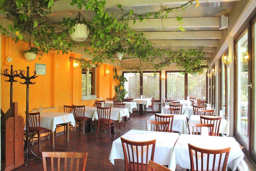 Hotel Und Restaurant Eurohof 뒤스부르크 외부 사진